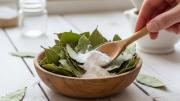 Mezclar hojas de laurel y bicarbonato de sodio: por qué recomiendan hacerlo y para qué sirve