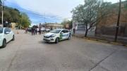 Gran operativo en Allen: hallan un presunto artefacto explosivo frente a una estación de servicio