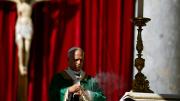 Los pobres deben estar en el centro de la atención de la Iglesia, según León XIV