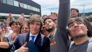 Milei hizo una caravana por el centro de Mendoza y pidió no volver al modelo comunista que nos fundió