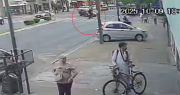 Video: así fue el brutal accidente de tránsito en La Plata entre una moto y un auto