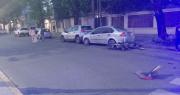 Un motociclista de La Plata terminó en el hospital tras un fuerte choque con un auto en avenida 44