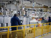 Por la baja de aranceles a las importaciones y el menor consumo, Electrolux suspendió a más de 400 empleados de su fábrica