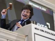 El dólar cerró a $1450 y las acciones argentinas se disparan hasta 27% tras respaldo de EE.UU.
