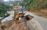 Unos 20 lesionados y más de 30 casas colapsadas tras ruptura de tubo matriz en El Hatillo – Correo del Caroní