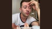 “Me he dado cuenta de que no tengo buena nómina”: el camionero Alex Tensso desata polémica en España con su vídeo viral
