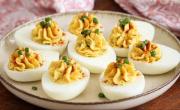 Viernes con 29 grados: receta de huevos rellenos para no prender el horno