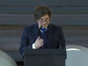 Mientras busca votantes anti-k en distritos esquivos, Milei prometió una revolución productiva y calificó como histórico el rescate de EE.UU.