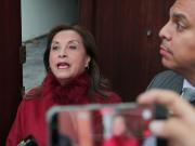 Crisis en Perú: piden prohibirle la salida del país a Dina Boluarte, pero ella niega estar buscando asilo