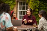 La cuenta de Instagram que hay que tener en cuenta para estudiar en el exterior con becas