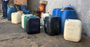 Hallan venta de combustible al raleo en una casa en Santa Cruz y una mujer fue llevada a celdas policiales