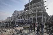 Palestinos regresan a las ruinas mientras ONG buscan aumentar ayuda y tropas de EEUU llegan a Israel