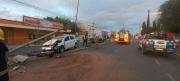 Chocó contra una columna de alumbrado público en Plaza Huincul: dos heridos