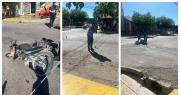 Una motociclista terminó hospitalizada tras ser embestida por una camioneta que se fugó en Rivadavia