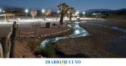 El nuevo balneario de Calingasta suma servicios: ahora le instalaron luminarias solares para disfrutar del lugar también por las noches