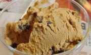 Alto en proteínas, refrescante y se hace en minutos: receta de mousse helado granizado de maní y chocolate