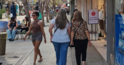 Afirman que el feriado ayudó a mejorar las ventas por el Día de la Madre en San Juan: cuál fue el rubro más elegido