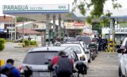 Pese a las promesas de solución, las filas por diésel y gasolina continúan