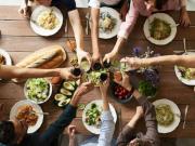 Comer: un arma para contrarrestar los efectos negativos de la soledad