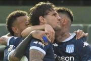 Racing derrotó a Banfield y sueña con meterse en los playoffs