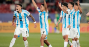 La cargada de los jugadores de Argentina tras ganarle a México en el Mundial Sub20