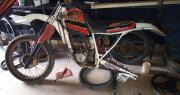 Clausuraron un taller clandestino en Berisso y recuperaron una moto robada en 2004
