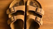 Cómo eliminar las huellas y la suciedad de las sandalias con una mezcla hecha en casa