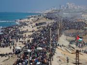 Miles de palestinos vuelven a Gaza