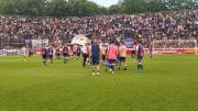 Clima caliente en el Bosque: los hinchas explotaron y apuntaron contra el plantel y los dirigentes