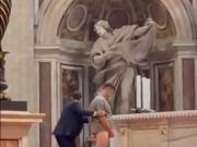 Repudiable: una persona orinó el altar mayor de la basílica de San Pedro