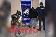 Tras arrebatar la cartera a una motociclista, cayó un delincuente que era buscado
