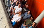 Salón Jóvenes con fia arriba a sus 25 años