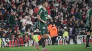 River cayó ante Sarmiento 1-0 en El Monumental al canto de jugadores
