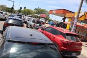 Gobierno asegura que el bache es de $us 1.600 millones y que esos recursos evitarían las filas en los surtidores
