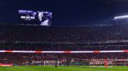 Conmovedor: el sentido homenaje de los hinchas de River para Miguel Ángel Russo