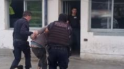 Robó dos billeteras de un taxi estacionado en el barrio Ceferino