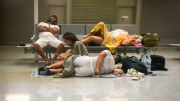 Adiós a las sillas frías: esta ciudad de EEUU se suma a la tendencia de las 'cápsulas' de descanso en aeropuertos