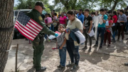 ¡Alerta a inmigrantes! Conoce la ley que te castiga por salir de Estados Unidos
