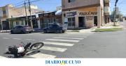 Un automovilista de Mendoza chocó con una moto en una esquina peligrosa de Capital
