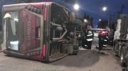 Impactante choque entre un camión y un colectivo en General Rodríguez: al menos 10 heridos