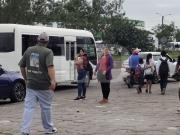 Falta de combustible: solamente el 50% de los micros en la capital está trabajando