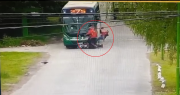Video: dramático accidente en Ensenada entre una moto y un micro de la línea 275