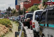 Aumentan las filas por combustible y los choferes no ven propuestas claras de candidatos