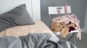 Chau a la silla con ropa: el mueble que revoluciona los dormitorios con estilo