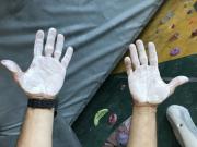 ¿Por qué se utiliza la magnesia de diferentes maneras en la escalada?