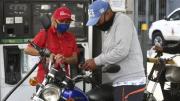 Por pedir colaboraciones para surtir combustible detienen a cuatro personas: estas fueron las denuncias