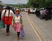 A cinco días del balotaje, transporte libre bloquea Cochabamba por demanda de combustibles