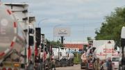 Demoras en pagos y cisternas varadas agravan la crisis de combustibles en Bolivia