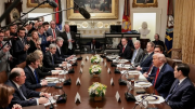 Fuertes caídas en los mercados tras las declaraciones de Donald Trump sobre las elecciones en Argentina