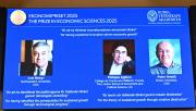 Un trío gana el Nobel de Economía por su trabajo sobre el crecimiento y la innovación